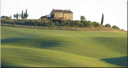 a typical tuscan farmhouse