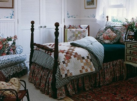 Colonial country home decor in a bedroom